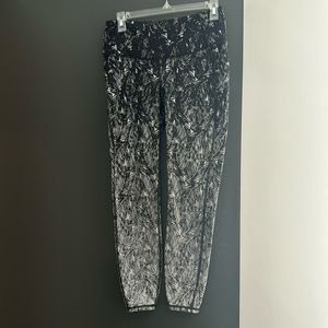 All in Motion Leggings Medium Black and White